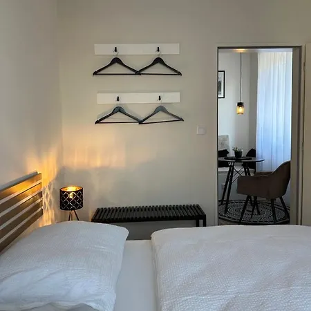 Morava S Balkonem, Parkovani Zdarma-uherske Hradiste Safarikova 855 * Uherske Hradiste