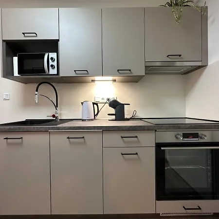 Morava S Balkonem, Parkovani Zdarma-uherske Hradiste Safarikova 855 * Uherske Hradiste