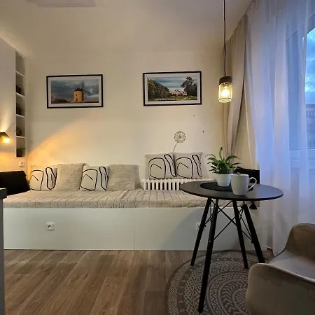 Morava S Balkonem, Parkovani Zdarma-uherske Hradiste Safarikova 855 * Uherske Hradiste