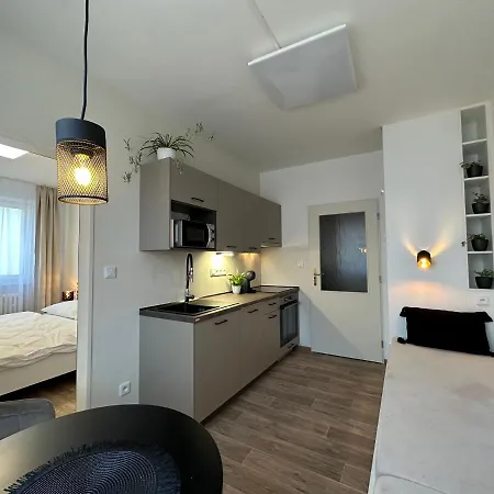 Morava S Balkonem, Parkovani Zdarma-uherske Hradiste Safarikova 855