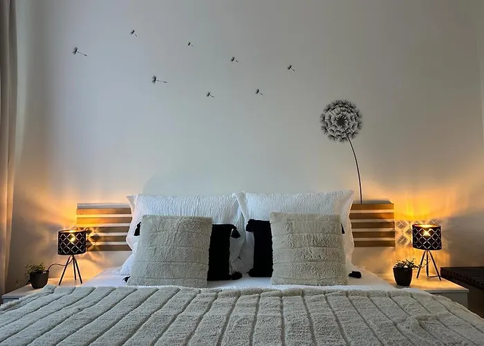 Morava S Balkonem, Parkovani Zdarma-uherske Hradiste Safarikova 855 * Uherské Hradiště